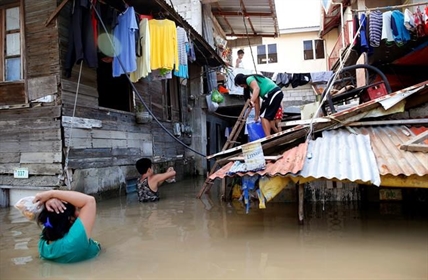 Filipino-Canadians concerned about family after typhoon hits Philippines | iNFOnews.ca