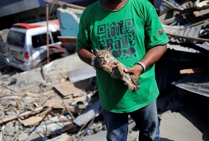 iN VIDEO: Desperation grows as death toll soars from Indonesia quake | iNFOnews.ca