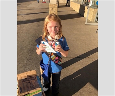 Edmonton girl guide sells out of cookies in front of cannabis store | iNFOnews.ca Edmonton girl guide sells out of cookies in front of cannabis store | iNFOnews.ca
