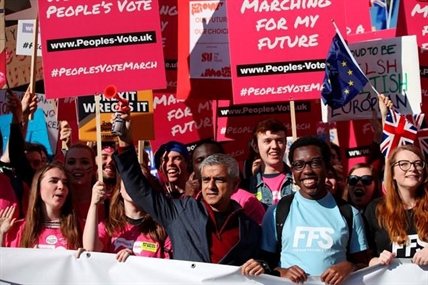 Tens of thousands march in London to demand new Brexit vote | iNFOnews.ca Tens of thousands march in London to demand new Brexit vote | iNFOnews.ca