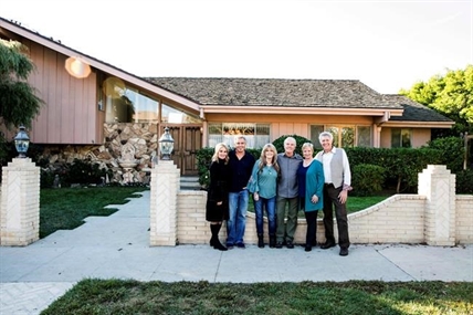 'Brady Bunch' cast members reunite at TV family home | iNFOnews.ca 'Brady Bunch' cast members reunite at TV family home | iNFOnews.ca