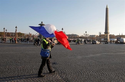 1 dead, scores injured in fuel tax protests around France | iNFOnews.ca 1 dead, scores injured in fuel tax protests around France | iNFOnews.ca