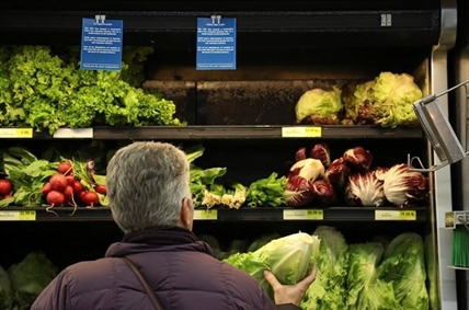 Canada's E. coli outbreak steps lag U.S. because of caseloads: experts | iNFOnews.ca Canada's E. coli outbreak steps lag U.S. because of caseloads: experts | iNFOnews.ca