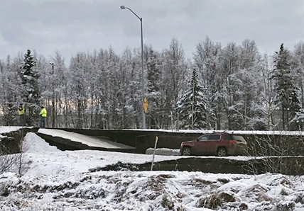 iN VIDEO: Powerful quakes buckle Alaska roads, trigger tsunami warning | iNFOnews.ca