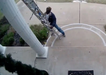 TRENDING NOW: He thought the 'Christmas Vacation' decoration was real | iNFOnews.ca