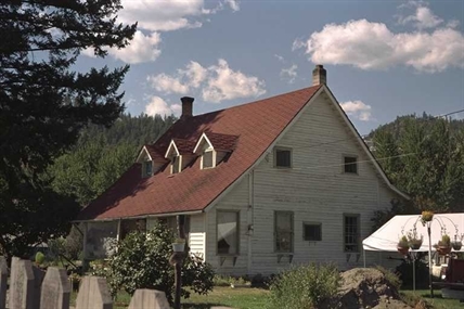City of Kelowna, B.C., takes steps to preserve 147-year-old log house | iNFOnews.ca