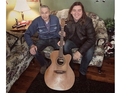 'It's what we do': Famous Newfoundlanders help replace veteran's stolen guitar | iNFOnews.ca 'It's what we do': Famous Newfoundlanders help replace veteran's stolen guitar | iNFOnews.ca