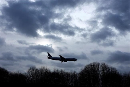 Flights resume at London Gatwick; hunt still on for drones | iNFOnews.ca