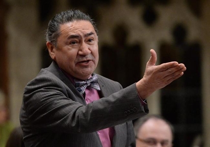 Pipeline protesters delay Trudeau speech to First Nations with drums, chants | iNFOnews.ca