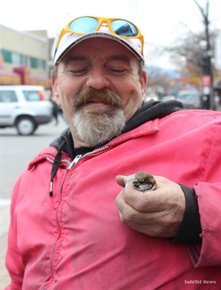 A warm heart, a warm hand, an avian rescue | iNFOnews.ca