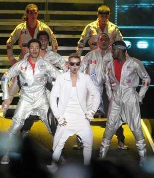 Justin Bieber walks off stage in Buenos Aires blaming food poisoning, latest in bad-boy tour | iNFOnews.ca Justin Bieber walks off stage in Buenos Aires blaming food poisoning, latest in bad-boy tour | iNFOnews.ca