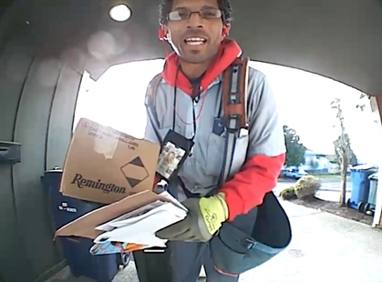 TRENDING NOW: Postal worker's heartwarming interaction at doorstep | iNFOnews.ca TRENDING NOW: Postal worker's heartwarming interaction at doorstep | iNFOnews.ca