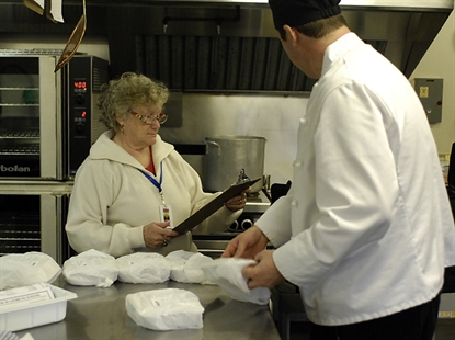 Volunteers needed to deliver hot food and peace of mind | iNFOnews.ca Volunteers needed to deliver hot food and peace of mind | iNFOnews.ca