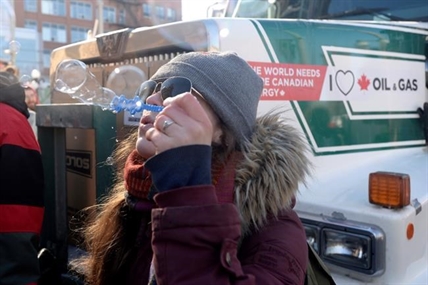 Pro-pipeline protest convoy reaches Ottawa after rolling across country | iNFOnews.ca