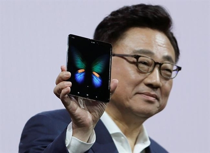 Samsung folding phone is different - but also almost $2,000 | iNFOnews.ca