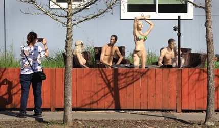 Man uses nude mannequins to send message to 'nosey' neighbour | iNFOnews.ca Man uses nude mannequins to send message to 'nosey' neighbour | iNFOnews.ca