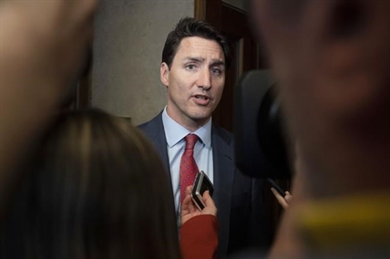 In Liberal, Tory battle over deficits, both messages click, poll suggests | iNFOnews.ca