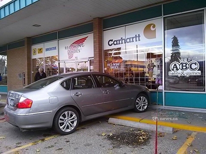 Car crashes into Dilworth Drive storefront | iNFOnews.ca