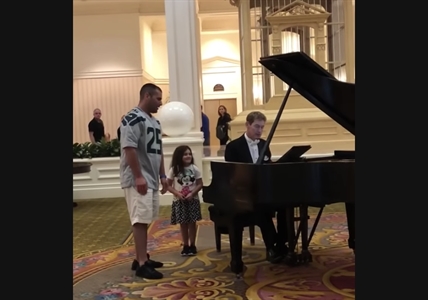 TRENDING NOW: Dad sings 'Ave Maria' in Disney World | iNFOnews.ca