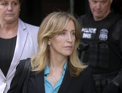 Huffman, 12 other parents to plead guilty in college scheme | iNFOnews.ca