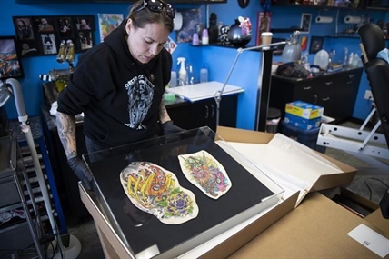 Dead Saskatoon tattoo artist's skin put on display, travelling across Canada | iNFOnews.ca