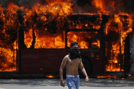 iN VIDEO: Clashes rock Venezuela as Guaido urges opposition uprising | iNFOnews.ca
