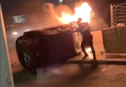 TRENDING NOW: Dramatic rescue of woman from burning car | iNFOnews.ca TRENDING NOW: Dramatic rescue of woman from burning car | iNFOnews.ca