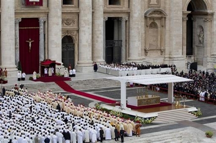 Old bones: Vatican publicly unveils disputed bone fragments said to belong to St. Peter | iNFOnews.ca Old bones: Vatican publicly unveils disputed bone fragments said to belong to St. Peter | iNFOnews.ca