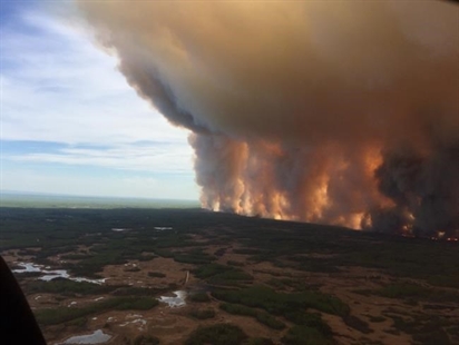 Growing wildfire prompts evacuation of High Level, Alberta | iNFOnews.ca