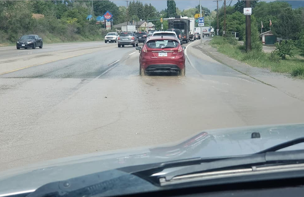 Broken water main impacting traffic in Lake Country | iNFOnews.ca