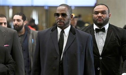 R. Kelly charged with 11 new sex-related counts in Chicago | iNFOnews.ca R. Kelly charged with 11 new sex-related counts in Chicago | iNFOnews.ca