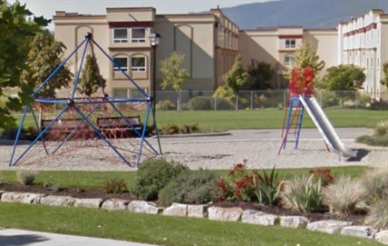 HASMAT investigates suspicious white powder found in park | iNFOnews.ca