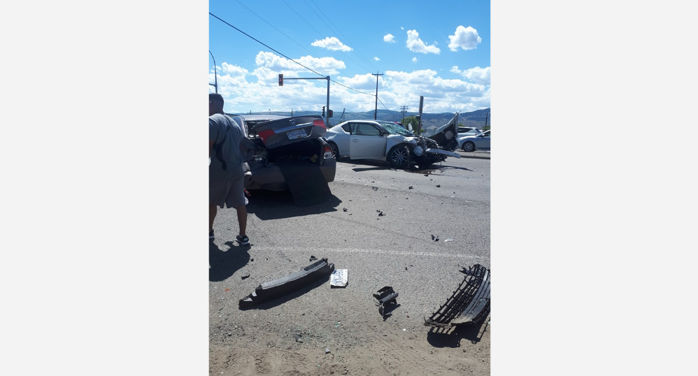 Quick acting couple helps rescue family after three-car collision in Kamloops | iNFOnews.ca
