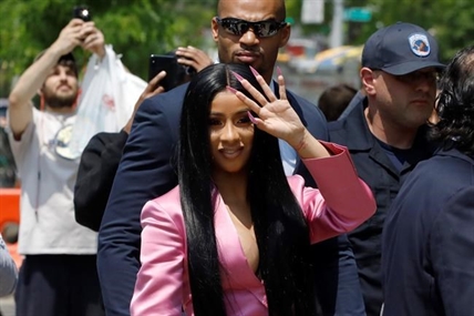 Cardi B hit with new felony charges in strip club brawl | iNFOnews.ca