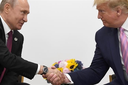 Like old pals, Trump, Putin make light of election meddling | iNFOnews.ca Like old pals, Trump, Putin make light of election meddling | iNFOnews.ca