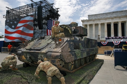 iN VIDEO: Military hardware at Lincoln Memorial for Trump's big July 4 | iNFOnews.ca iN VIDEO: Military hardware at Lincoln Memorial for Trump's big July 4 | iNFOnews.ca