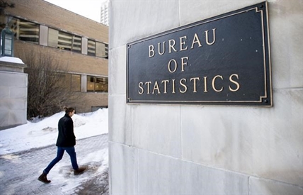 Canada sees slight jobs decline as wages accelerate, unemployment rate stays low | iNFOnews.ca