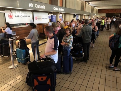 Dozens injured aboard Air Canada flight after plane hits turbulence | iNFOnews.ca