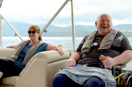 Vernon volunteers take to water to put smiles on senior's faces | iNFOnews.ca