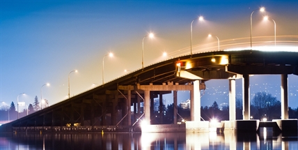 Mountie risks life in daring water rescue | iNFOnews.ca