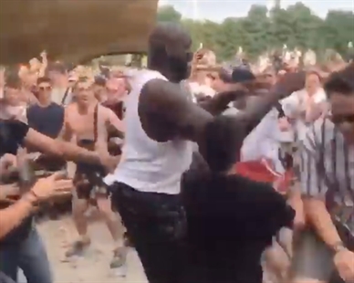 TRENDING NOW: Yep that's Shaq in the mosh pit | iNFOnews.ca TRENDING NOW: Yep that's Shaq in the mosh pit | iNFOnews.ca