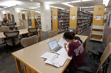 Risk of student loan defaults rising, say documents warning 'system is broken' | iNFOnews.ca