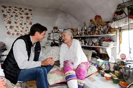 Trudeau given glimpse of life in the Far North during tour of Arctic Bay | iNFOnews.ca Trudeau given glimpse of life in the Far North during tour of Arctic Bay | iNFOnews.ca