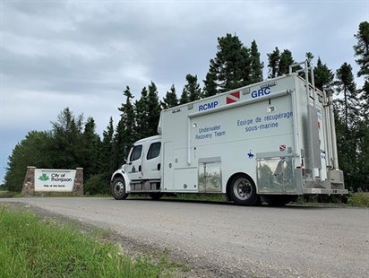 RCMP sends divers to Manitoba river in hunt for men wanted in B.C. deaths | iNFOnews.ca