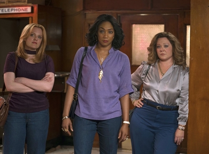 MOVIE REVIEW: High-octane cast can't save this messy 'Kitchen' | iNFOnews.ca