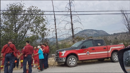 Story behind firefighter photo that moved South Okanagan residents made clearer | iNFOnews.ca Story behind firefighter photo that moved South Okanagan residents made clearer | iNFOnews.ca