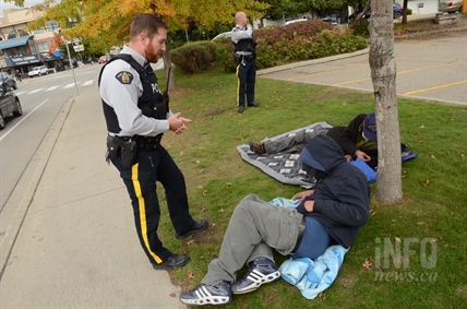 FRONT LINE: How Vernon's downtown cops get compliance through compassion | iNFOnews.ca