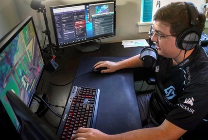 Quebec parents seek class action against makers of 'addictive' Fortnite game | iNFOnews.ca