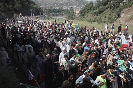 Police block thousands marching in Pakistani Kashmir | iNFOnews.ca Police block thousands marching in Pakistani Kashmir | iNFOnews.ca