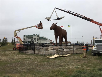Quebec town's moose statue won't seek to supplant Moose Jaw, Sask.'s famed Mac | iNFOnews.ca